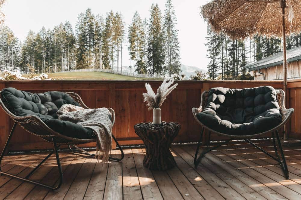 Terrasse Sitze Jufenalm Boho Hotel