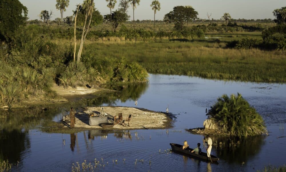 Lunch Insel Lagune Kanu Gäste Ausflug Luxus Ferien Botswana
