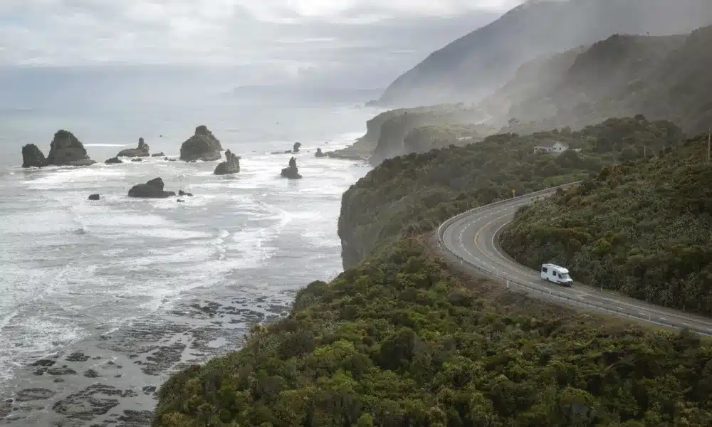Metropolen Neuseeland Rundreise Strasse Camper Meer Westküste