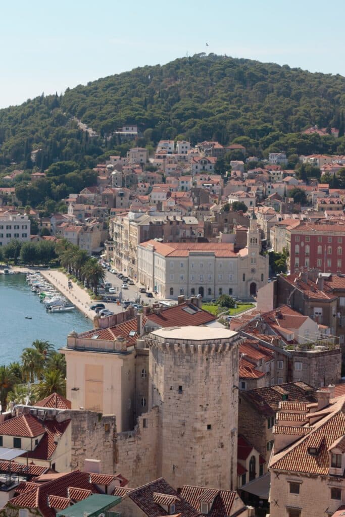 Blick vom Turm der Kathedrale des Hl. Domnius auf den Marjan-Hügel © Maren Einfeldt