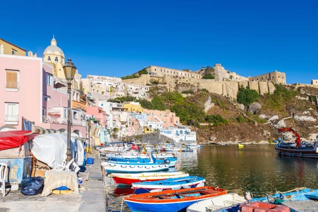 Der Hafen von Procida